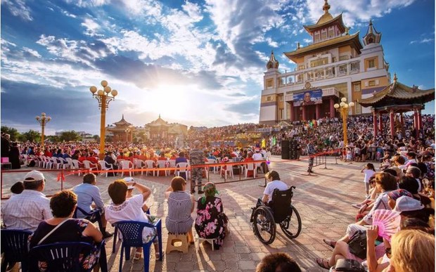 ཁལ་མུཀ་སྤྱི་མཐུན་རྒྱལ་ཁབ་ཀྱི་ནང་པ་ཚོས་༧གོང་ས་མཆོག་ལ་དབྱངས་ཀྱི་མཆོད་པ་འབུལ་བ། 2019/6