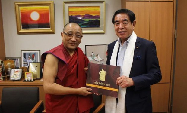 ཆོས་རིག་བཀའ་བློན་མཆོག་གིས་ཉི་ཧོང་གྲོས་ཚོགས་བོད་དོན་རྒྱབ་སྐྱོར་ཚོགས་པའི་ཚོགས་གཙོ་སྐུ་ཞབས་(Shimomura Hakubun)་མཆོག་དང་མཇལ་འཕྲད་སྐབས། ༢༠༡༩།༧།༥