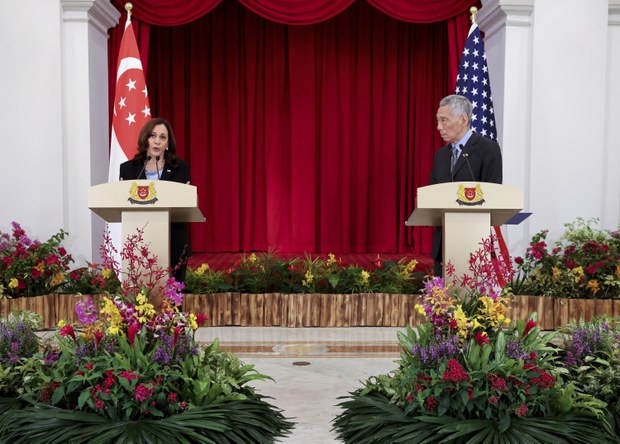 ཨ་མི་རི་ཀའི་སྲིད་འཛིན་གཞོན་པས་ཨེ་ཤེ་ཡའི་མངའ་ཁུལ་དུ་འཚམས་གཟིགས་གནང་། ཨ་མི་རི་ཀའི་སྲིད་འཛིན་གཞོན་པས་ཨེ་ཤེ་ཡའི་མངའ་ཁུལ་དུ་འཚམས་གཟིགས་གནང་།