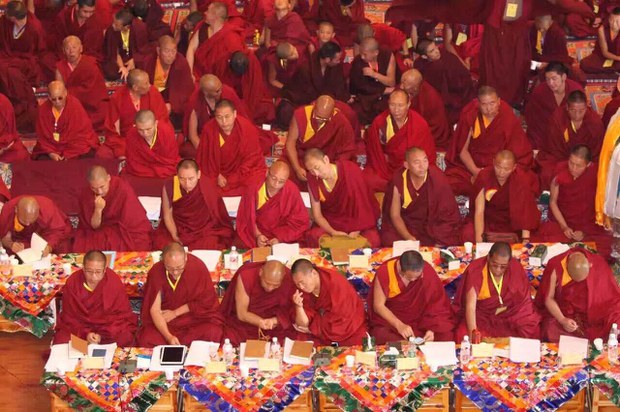 དཀར་མཛེས་དགོན་པའི་ནང་མདོ་ཁམས་ཟབ་དོན་དབུ་མའི་བགྲོ་གླེང་ཐེངས་གསུམ་པ་ཚོགས་བཞིན་པ། ༢༠༡༦།༡༠ དཀར་མཛེས་དགོན་པའི་ནང་མདོ་ཁམས་ཟབ་དོན་དབུ་མའི་བགྲོ་གླེང་ཐེངས་གསུམ་པ་ཚོགས་བཞིན་པ། ༢༠༡༦།༡༠