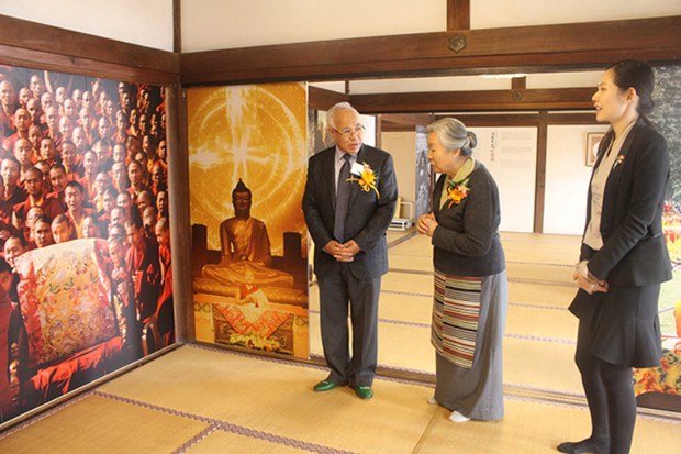 ཉི་ཧོང་ནང་ཀརྨ་པ་ཨོ་རྒྱན་འཕྲིན་ལས་རྡོ་རྗེ་མཆོག་གིས་བསྡུ་སྒྲིག་དང་བཟོ་སྐྲུན་གནང་བའི་པར་རིས་སྒྱུ་རྩལ་གྱི་འགྲེམས་སྟོན/ 2017/11/16 ཉི་ཧོང་ནང་ཀརྨ་པ་ཨོ་རྒྱན་འཕྲིན་ལས་རྡོ་རྗེ་མཆོག་གིས་བསྡུ་སྒྲིག་དང་བཟོ་སྐྲུན་གནང་བའི་པར་རིས་སྒྱུ་རྩལ་གྱི་འགྲེམས་སྟོན/ 2017/11/16