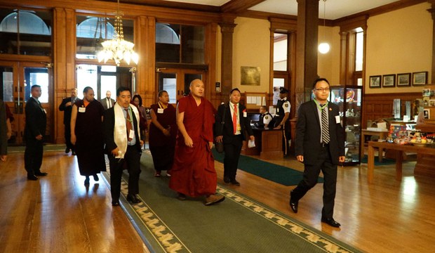 ཀརྨ་པ་སྐུ་ཕྲེང་བཅུ་བདུན་པ་ཨོ་རྒྱན་འཕྲིན་ལས་རྡོ་རྗེ་མཆོག་ཁེ་ཎ་ཊ་(Canada)ཆིབས་བསྒྱུར་སྐབས། ༢༠༡༧།༥།༣༡ ཀརྨ་པ་སྐུ་ཕྲེང་བཅུ་བདུན་པ་ཨོ་རྒྱན་འཕྲིན་ལས་རྡོ་རྗེ་མཆོག་ཁེ་ཎ་ཊ་(Canada)ཆིབས་བསྒྱུར་སྐབས། ༢༠༡༧།༥།༣༡