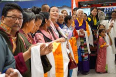 ཀརྨ་པ་སྐུ་ཕྲེང་བཅུ་བདུན་པ་ཨོ་རྒྱན་འཕྲིན་ལས་རྡོ་རྗེ་མཆོག་ཁེ་ཎ་ཊ་(Canada)ཆིབས་བསྒྱུར་སྐབས། ༢༠༡༧།༥།༣༠ 