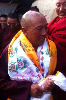གར་ཕྲུག་རྡོ་རྗེ་བཙོན་བཀྲོལ་ཐོབ་པར་དགའ་བསུ་བྱེད་བཞིན་པ། ༢༠༡༤།༥།༢༤