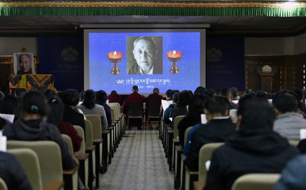 ཆེས་མཐོའི་ཁྲིམས་ཞིབ་ཁང་གི་ཁྲིམས་ཞིབ་པ་ཆེ་བ་ཟུར་པ་ཕུན་རབ་བློ་བཟང་དར་རྒྱས་ལགས་དགོངས་པ་རྫོགས་འདུག ཆེས་མཐོའི་ཁྲིམས་ཞིབ་ཁང་གི་ཁྲིམས་ཞིབ་པ་ཆེ་བ་ཟུར་པ་ཕུན་རབ་བློ་བཟང་དར་རྒྱས་ལགས་དགོངས་པ་རྫོགས་འདུག