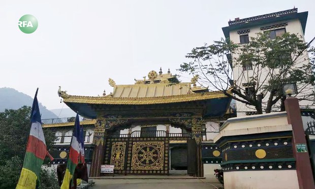 བལ་ཡུལ་ཡང་ལེ་ཤོད་དུ་ཡོད་པའི་གདན་ས་སྔ་འགྱུར་སྔ་འགྱུར་ཀཿཐོག་ཨ་འཛོམ་འོད་གསལ་མདོ་སྔགས་གླིང་། ༢༠༡༨།༡༡།༢༡ བལ་ཡུལ་ཡང་ལེ་ཤོད་དུ་ཡོད་པའི་གདན་ས་སྔ་འགྱུར་སྔ་འགྱུར་ཀཿཐོག་ཨ་འཛོམ་འོད་གསལ་མདོ་སྔགས་གླིང་། ༢༠༡༨།༡༡།༢༡
