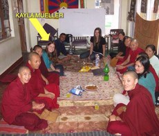 འཇིགས་སྐུལ་དྲག་སྤྱོད་པས་དམར་བསད་བཏང་བའིKayla Mueller