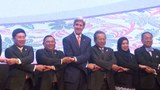 ཨ་རིའི་ཕྱི་སྲིད་དྲུང་ཆེ་John Kerryམཆོག་ལྷོ་ཤར་ཨེ་ཤེ་ཡའི་ཡུལ་གྲུའི་མཐུན་ཚོགས་ཀྱི་ཚོགས་ཆེན་སྐབས། ༢༠༡༥།༨།༥