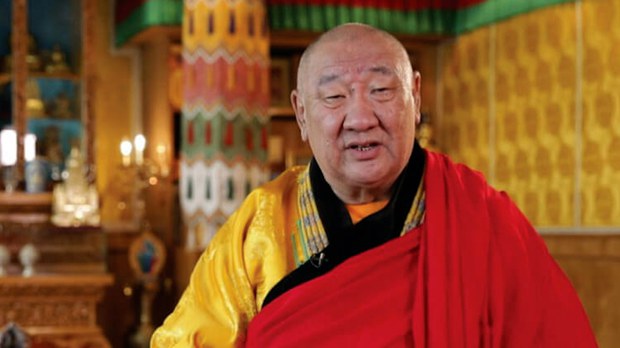 སོག་ཡུལ་དགའ་ལྡན་དགོན་པའི་མཁན་པོ་ཆོས་ཀྱི་རྒྱ་མཚོ་ལགས་མཁན་པོའི་ལས་གནས་ནས་དགོངས་ཞུ་གནང་ཡོད་པ།