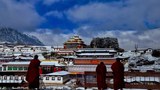 རྒྱ་ནག་གཞུང་གིས་ལྷ་མོ་ཀིརྟི་དགོན་པའི་ནང་བསྟན་སྔོན་འགྲོའི་སློབ་གྲྭ་ཡོངས་སུ་སྒོ་བརྒྱབ་སྟེ་སློབ་ཕྲུག་ཚོ་བཙན་ཐབས་ཀྱིས་གཞུང་གཉེར་སློབ་གྲྭར་བཏང་ཡོད་འདུག