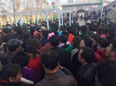 རྗེ་སྐུ་འབུམ་གྱི་མེ་ཏོག་མཆོད་རྒྱན་སྐབས་དམག་མི་འབྱོར་བ། ༢༠༡༥།༣།༥