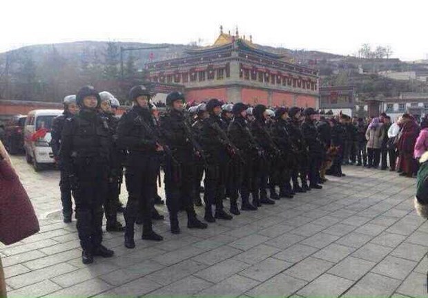རྗེ་སྐུ་འབུམ་གྱི་མེ་ཏོག་མཆོད་རྒྱན་སྐབས་དམག་མི་འབྱོར་བ། ༢༠༡༥།༣།༥