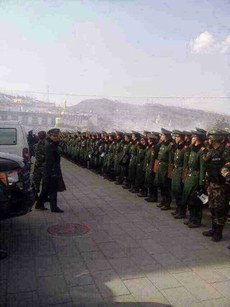 རྗེ་སྐུ་འབུམ་གྱི་མེ་ཏོག་མཆོད་རྒྱན་སྐབས་དམག་མི་འབྱོར་བ། ༢༠༡༥།༣།༥