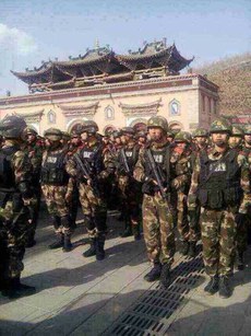 རྗེ་སྐུ་འབུམ་གྱི་མེ་ཏོག་མཆོད་རྒྱན་སྐབས་དམག་མི་འབྱོར་བ། ༢༠༡༥།༣།༥