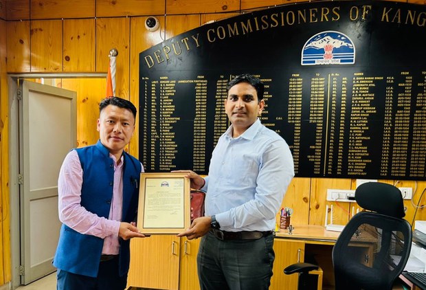 རྡ་རམ་ས་ལའི་ས་གནས་འགོ་འཛིན་དཀོན་མཆོག་མིག་དམར་ལགས་སུ་ཀང་ར་རྫོང་གི་ཆེས་མཐོའི་གཟེངས་རྟགས་གནང་འདུག རྡ་རམ་ས་ལའི་ས་གནས་འགོ་འཛིན་དཀོན་མཆོག་མིག་དམར་ལགས་སུ་ཀང་ར་རྫོང་གི་ཆེས་མཐོའི་གཟེངས་རྟགས་གནང་འདུག