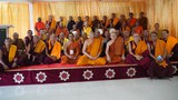 ༸ཀུན་བདེ་གླིང་རྟ་ཚག་རྗེ་དྲུང་རིན་པོ་ཆེ་མཆོག་གིས་ཤྲིལངྐའི་ནང་པཱ་ལི་དང་ལེགས་སྦྱར་གྱི་ཤེས་ཡོན་བརྗེ་རེས་ཁང་སེམས་བསྐྱེད་གླིང་དབུ་འབྱེད་གནང་བ།