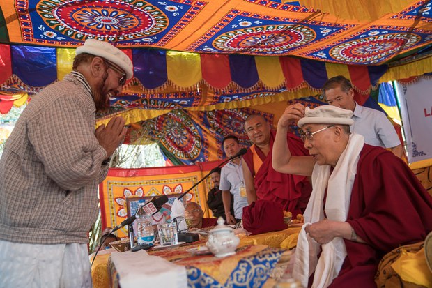 ལ་དྭགས་སུ་༧གོང་ས་མཆོག་ལ་ཆེ་བསྟོད་གསོལ་སྟོན་སྐབས། ༢༠༡༦།༨།༡༤