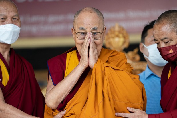 ༸སྤྱི་ནོར་༸གོང་ས་སྐྱབས་མགོན་ཆེན་པོ་མཆོག་ལ་ལ་དྭགས་དཔལ་རྔམ་དུས་སྟོན་གྱི་གཟེངས་རྟགས་འབུལ་རྒྱུ།