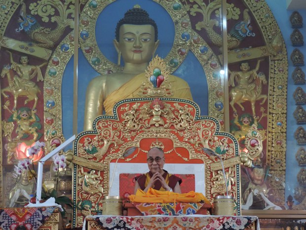 ༧གོང་ས་མཆོག་གིས་བྱང་རྩེ་གྲྭ་ཚང་ནང་ཕྱི་ནང་མི་མང་གསུམ་ཁྲི་ལྷག་ལ་ལམ་རིམ་ཆེན་མོའི་བཀའ་ཆོས་འཕྲོ་སྐྱོང་གནང་བཞིན་པ། ༢༠༡༤།༡༢།༢༤ ༧གོང་ས་མཆོག་གིས་བྱང་རྩེ་གྲྭ་ཚང་ནང་ཕྱི་ནང་མི་མང་གསུམ་ཁྲི་ལྷག་ལ་ལམ་རིམ་ཆེན་མོའི་བཀའ་ཆོས་འཕྲོ་སྐྱོང་གནང་བཞིན་པ། ༢༠༡༤།༡༢།༢༤