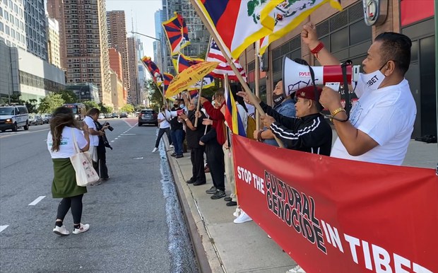 ས་གནས་ཁག་མང་པོར་དགུ་བའི་ཉེར་བདུན་གྱི་ཞི་རྒོལ་དྲན་གསོ་དང་རྒྱ་ནག་གཞུང་ལ་ངོ་རྒོལ་བྱས་འདུག
