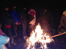 ཞུ་འབོད་པ་ཚོས་གནམ་གཤིས་གྲང་ངར་ཁྲོད་མེ་ཁ་སྲོ་བཞིན་པ། 