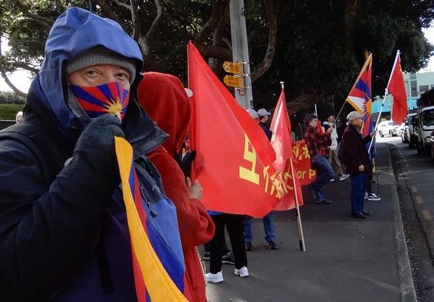 ནེའུ་ཛི་ལེན་ཌིའི་སྲིད་བློན་མཆོག་གིས་རྒྱ་ནག་གི་སྲིད་བློན་དང་མཉམ་འགྲོ་བ་མིའི་ཐོབ་ཐང་གི་སྐོར་གླེང་འདུག