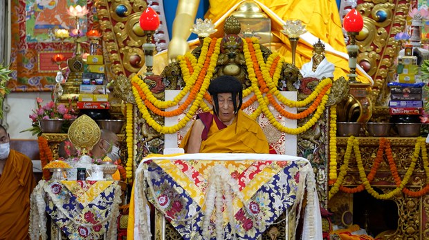 མོན་ཡུལ་གྱི་བརྟན་བཞུགས་བསྟར་འབུལ་གནང་མཁན་ཚོར་༸གོང་ས་མཆོག་གིས་“མོན་པ་གཞིས་བྱེས་མི་མང་ཚང་མ་འཕགས་པ་སྤྱན་རས་གཟིགས་ཀྱི་རྗེས་སུ་བཟུང་སྟེ་འཕྲལ་ཡུན་གྱི་འདོད་དོན་བདེ་བླག་ཏུ་འགྲུབ་པའི་སྐྱབས་འཇུག་ཞུ་ཡི་ཡོད་”ཅེས་བཀའ་སྩལ་གནང་བ།