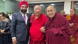 རྒྱ་གར་གཞུང་དང་སོག་ཡུལ་དགའ་ལྡན་དགོན་པ་ཐུན་མོང་ནས་༸སྐྱབས་རྗེ་ཡོངས་འཛིན་གླིང་མཆོག་སྤྲུལ་རིན་པོ་ཆེ་མཆོག་སོག་ཡུལ་དུ་གདན་ཞུས་གནང་འདུག