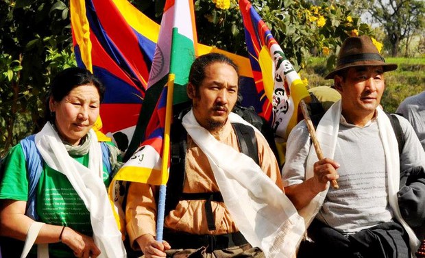 གླིང་ཚ་ཚེ་བརྟན་རྡོ་རྗེ་དང་ཕ་མ་གཉིས། ༢༠༡༢