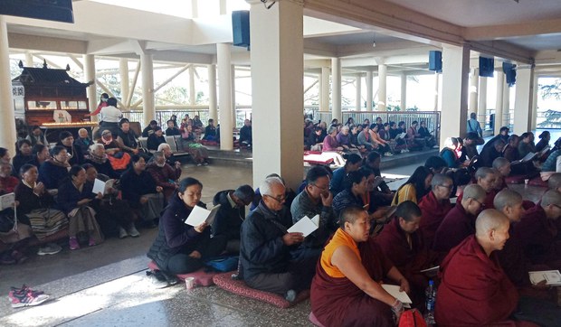 གླིང་ཚའི་ཨ་མ་དམ་པའི་ཆེད་ཞེ་དགུའི་མཆོད་འབུལ་སྨོན་ལམ་གནང་སྐབས། ༢༠༡༨།༡༠།༢༥