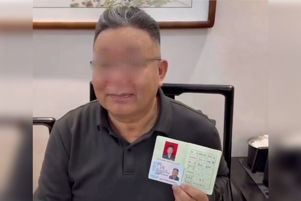 རྒྱ་ནག་དམར་ཤོག་ཚོཊ་མི་ཡིན་པའི་ས་གནས་བོད་མི་ཞིག་གིས་ཡུལ་ཤུལ་རབ་སྨད་ཕྱོགས་ཀྱི་ཁོར་ཡུག་གཏོར་སྐྱོན་གྱི་གནད་དོན་ཐེར་འདོན་བྱས་འདུག