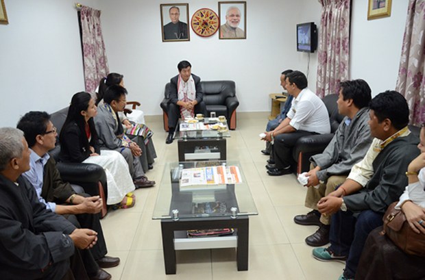 སྲིད་སྐྱོང་མཆོག་རྒྱ་གར་བྱང་ཤར་ཨ་སམ་མངའ་སྡེའི་རྒྱལ་ས་གོ་ཧ་ཊིར་ཕེབས་འབྱོར་དང་བོད་མིས་ཕེབས་བསུ། ༢༠༡༥།༡༡།༢ སྲིད་སྐྱོང་མཆོག་རྒྱ་གར་བྱང་ཤར་ཨ་སམ་མངའ་སྡེའི་རྒྱལ་ས་གོ་ཧ་ཊིར་ཕེབས་འབྱོར་དང་བོད་མིས་ཕེབས་བསུ། ༢༠༡༥།༡༡།༢