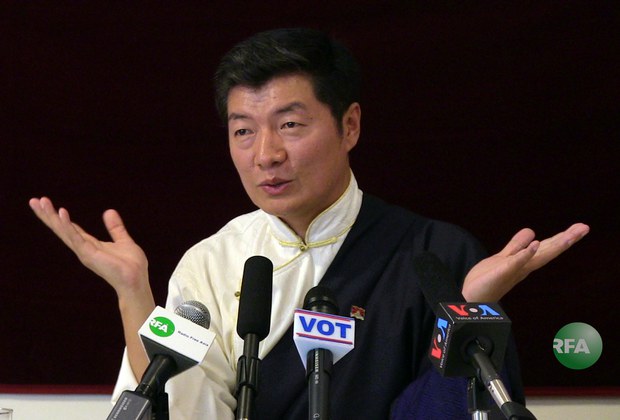 སྲིད་སྐྱོང་བློ་བཟང་སེང་གེ་མཆོག་གིས་ཁོང་༢༠༡༦ལོའི་སྲིད་སྐྱོང་གི་འོས་མིར་བཞེངས་རྒྱུའི་དངོས་གཞིའི་གསར་འགོད་གསལ་བསྒྲགས་སྐབས། ༢༠༡༥།༩།༥ སྲིད་སྐྱོང་བློ་བཟང་སེང་གེ་མཆོག་གིས་ཁོང་༢༠༡༦ལོའི་སྲིད་སྐྱོང་གི་འོས་མིར་བཞེངས་རྒྱུའི་དངོས་གཞིའི་གསར་འགོད་གསལ་བསྒྲགས་སྐབས། ༢༠༡༥།༩།༥