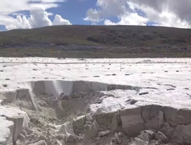 དར་མདོ་རྫོང་ལྷ་སྒང་དཀར་རྒྱས་ཁའི་ཉེ་པར།