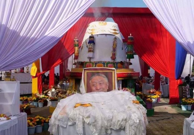 བཀའ་ཟུར་རྒྱ་རི་རིན་པོ་མཆོག་གི་སྐུ་ཕུང་སྨིན་གྲོལ་གླིང་དུ་ཞུགས་འབུལ་སྐབས། ༢༠༡༨།༡༡།༡༨