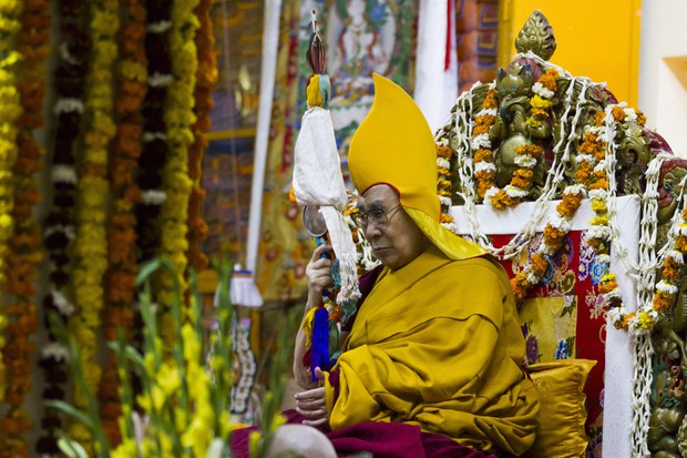 བོད་མིའི་ཚོགས་སྡེ་ཁག་ཅིག་ནས་༸གོང་ས་མཆོག་ལ་བརྟན་བཞུགས་བསྟར་འབུལ་ཞུ་རྒྱུ།