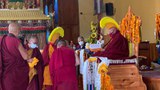 ཟམ་གདོང་རིན་པོ་ཆེ་མཆོག་ལ་བརྟན་བཞུགས་བསྟར་འབུལ་ཞུས་ཡོད་པ།