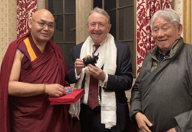 བོད་དོན་ལ་དོ་སྣང་དང་རྒྱབ་སྐྱོར་གནང་སྐྱོང་ཡོང་བའི་འབོད་སྐུལ།
