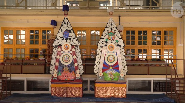 བཞུགས་སྒར་ཐེག་ཆེན་ཆོས་གླིང་གཙུག་ལག་ཁང་དུ་གཞུང་འབྲེལ་ལོ་གསར་གྱི་མཆོད་རྫས་སྒྲིག་གཤོམ། བཞུགས་སྒར་ཐེག་ཆེན་ཆོས་གླིང་གཙུག་ལག་ཁང་དུ་གཞུང་འབྲེལ་ལོ་གསར་གྱི་མཆོད་རྫས་སྒྲིག་གཤོམ།