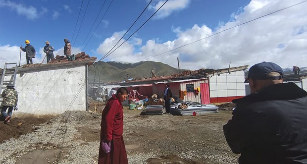 རྒྱ་ནག་གཞུང་གིས་རྨ་སྟོད་རྫོང་གི་ས་འགུལ་བསྐྱར་སྐྲུན་ལས་གཞི་ཞེས་པར་ཁ་གཡར་ནས་ཡུལ་དེའི་དགོན་གྲོང་གཉིས་ཀྱི་སྡོད་ཁང་ཁག་གཏོར་བཤིག་གཏོང་བཞིན་ཡོད་འདུག རྒྱ་ནག་གཞུང་གིས་རྨ་སྟོད་རྫོང་གི་ས་འགུལ་བསྐྱར་སྐྲུན་ལས་གཞི་ཞེས་པར་ཁ་གཡར་ནས་ཡུལ་དེའི་དགོན་གྲོང་གཉིས་ཀྱི་སྡོད་ཁང་ཁག་གཏོར་བཤིག་གཏོང་བཞིན་ཡོད་འདུག
