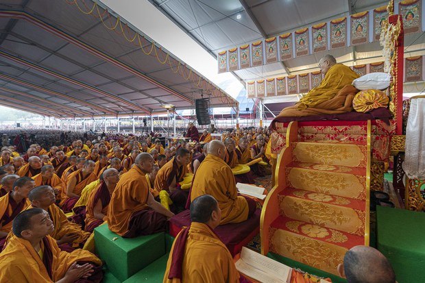 ༸གོང་ས་མཆོག་ནས་འཇམ་དབྱངས་ཆོས་སྐོར་གྱི་གསུང་ཆོས་འཕྲོ་སྐྱོང་བཀྲིན་སྩལ་བ།