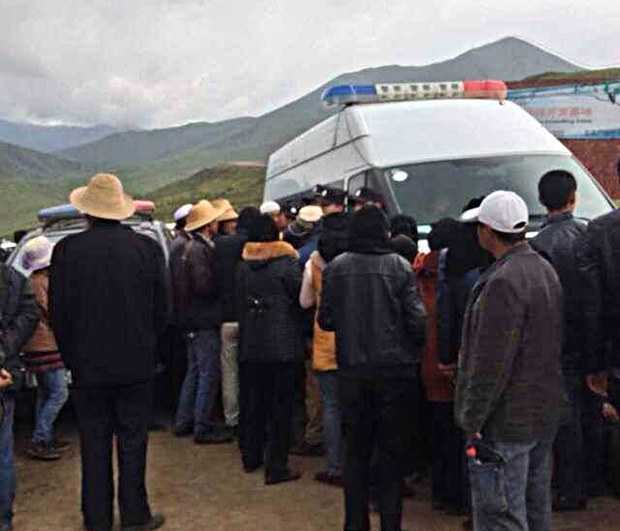 བོད་མདོ་སྨད་བ་ཡུན་རྫོང་དུ་ཁ་ཆེ་ཡུལ་མིའི་ཐོག་མེ་མདའ་བརྒྱབ་ཡོད་པ། བོད་མདོ་སྨད་བ་ཡུན་རྫོང་དུ་ཁ་ཆེ་ཡུལ་མིའི་ཐོག་མེ་མདའ་བརྒྱབ་ཡོད་པ།