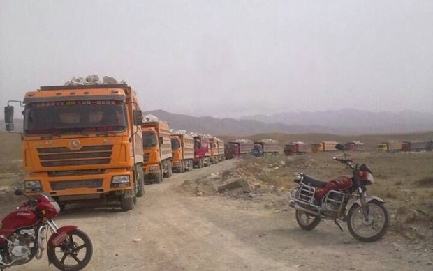 མཚོ་སྔོན་གསེར་ཆེན་རྫོང་ཁོངས་ནས་རྡོ་ཀ་མ་རུ་པ་སྔོག་བཞིན་པ། ༢༠༡༤