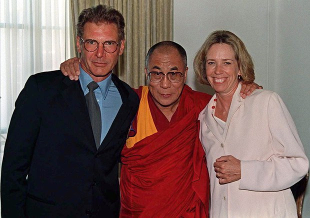 ལྕམ་སྐུ་Melissa Mathisonདང་སྐབས་དེ་དུས་ཀྱི་ཁོང་གི་སྐུ་ཟླ་སྙན་གྲགས་ཆེ་བའི་གློག་བརྙན་འཁྲབ་སྟོན་པ་Harrison Fordརྣམ་གཉིས་༧གོང་ས་མཆོག་དང་མཇལ་སྐབས། ༡༩༩༦།༨།༡ ལྕམ་སྐུ་Melissa Mathisonདང་སྐབས་དེ་དུས་ཀྱི་ཁོང་གི་སྐུ་ཟླ་སྙན་གྲགས་ཆེ་བའི་གློག་བརྙན་འཁྲབ་སྟོན་པ་Harrison Fordརྣམ་གཉིས་༧གོང་ས་མཆོག་དང་མཇལ་སྐབས། ༡༩༩༦།༨།༡
