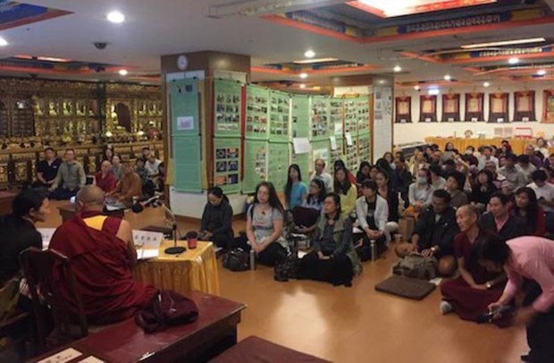 བོད་ཀྱི་སྨན་རྩིས་ཁང་གི་སྨན་པ་དང་རྩིས་པ་ཚོས་ཐེ་ཝན་དུ་བསྐོར་བསྐྱོད་སྐབས། ༢༠༡༦།༡༡
