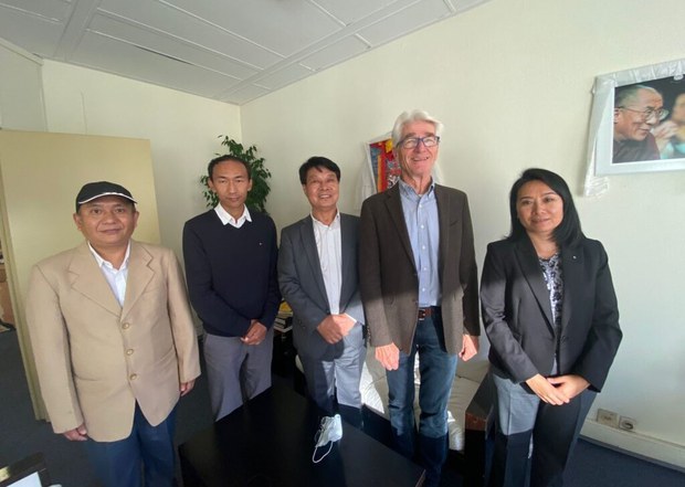 རྒྱལ་སྤྱིའི་ཁྲིམས་དོན་མཁས་པ་བོད་དོན་རྒྱབ་སྐྱོར་བ་ཞིག་གིས་ཡོ་རོབ་རྒྱལ་ཁབ་ཁག་ཅིག་གི་ཕྱི་འབྲེལ་མི་སྣ་དང་མཉམ་བོད་དོན་གླེང་འདུག རྒྱལ་སྤྱིའི་ཁྲིམས་དོན་མཁས་པ་བོད་དོན་རྒྱབ་སྐྱོར་བ་ཞིག་གིས་ཡོ་རོབ་རྒྱལ་ཁབ་ཁག་ཅིག་གི་ཕྱི་འབྲེལ་མི་སྣ་དང་མཉམ་བོད་དོན་གླེང་འདུག