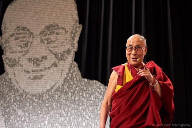 ༧གོང་ས་མཆོག་གིས་ཅེཀ་Prague་ནང་མི་མང་ལ་བཀའ་སློབ་གནང་སྐབས། ༢༠༡༦།༡༠།༡༩