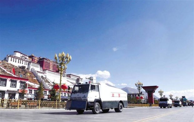 བོད་ཀྱི་རྒྱལ་ས་ལྷ་སར་རྒྱ་ནག་གིས་དམག་སྦྱོང་བྱེད་བཞིན་པ། ༢༠༡༨།༣