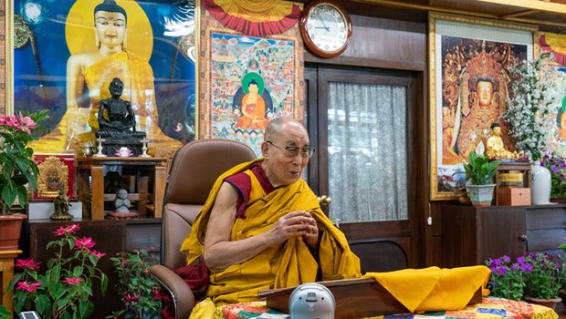 རང་གཞན་གཉིས་ཀྱི་དོན་བསྒྲུབ་པར་བྱང་ཆུབ་སེམས་ཉམས་ལེན་བྱས་བ་ལས་ལྷག་པ་མེད། ༧གོང་ས་མཆོག་གིས།