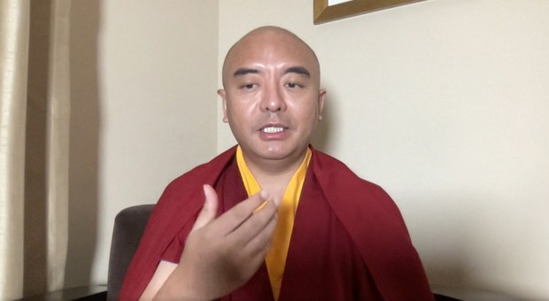 མིས་བཟོས་རིག་ནུས་ལ་བརྟེན་ནས་མི་འགྱུར་རིན་པོ་ཆེ་ཡི་གསུང་སྐད་རྫུན་བཟོ་བྱས་བའི་གནས་ཚུལ་བྱུང་འདུག